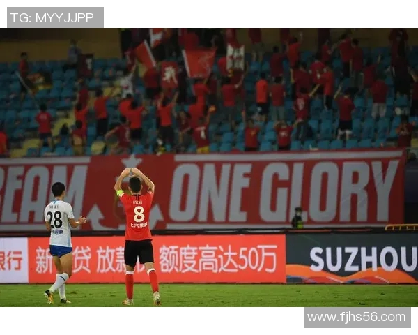 天津队迎战上海上港争夺中超联赛关键三分全力以赴展现球队实力